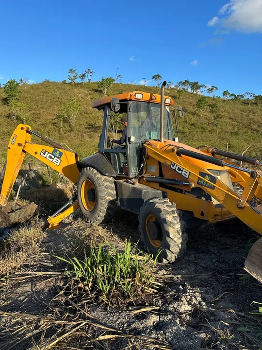 Retroescavadeira jcb