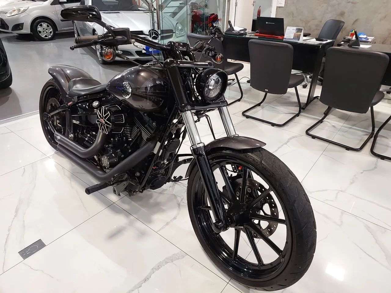 Harley Davidson Softail Breakout Personalizada Muito Nova  - Foto 2