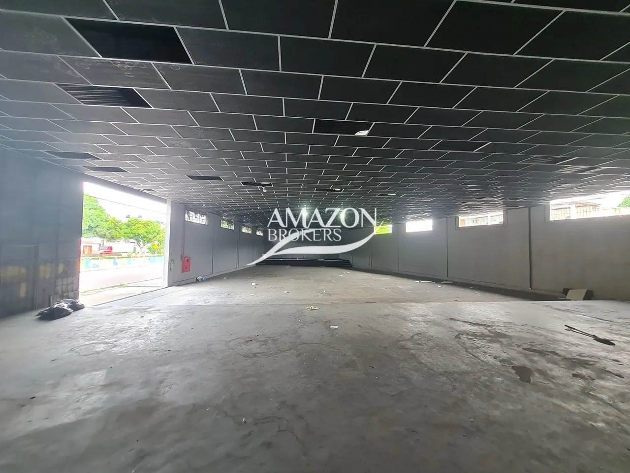 Compensa - 800 m2 - Galpão na Av Brasil - Alugo