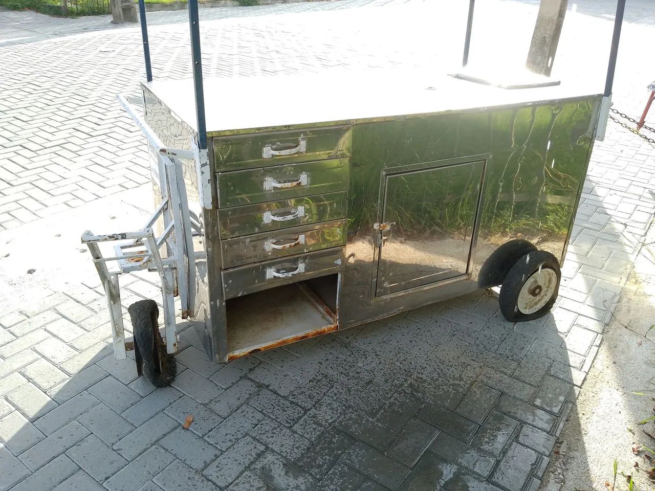 Carrinho de inox para vários tipos de comércio - Foto 2