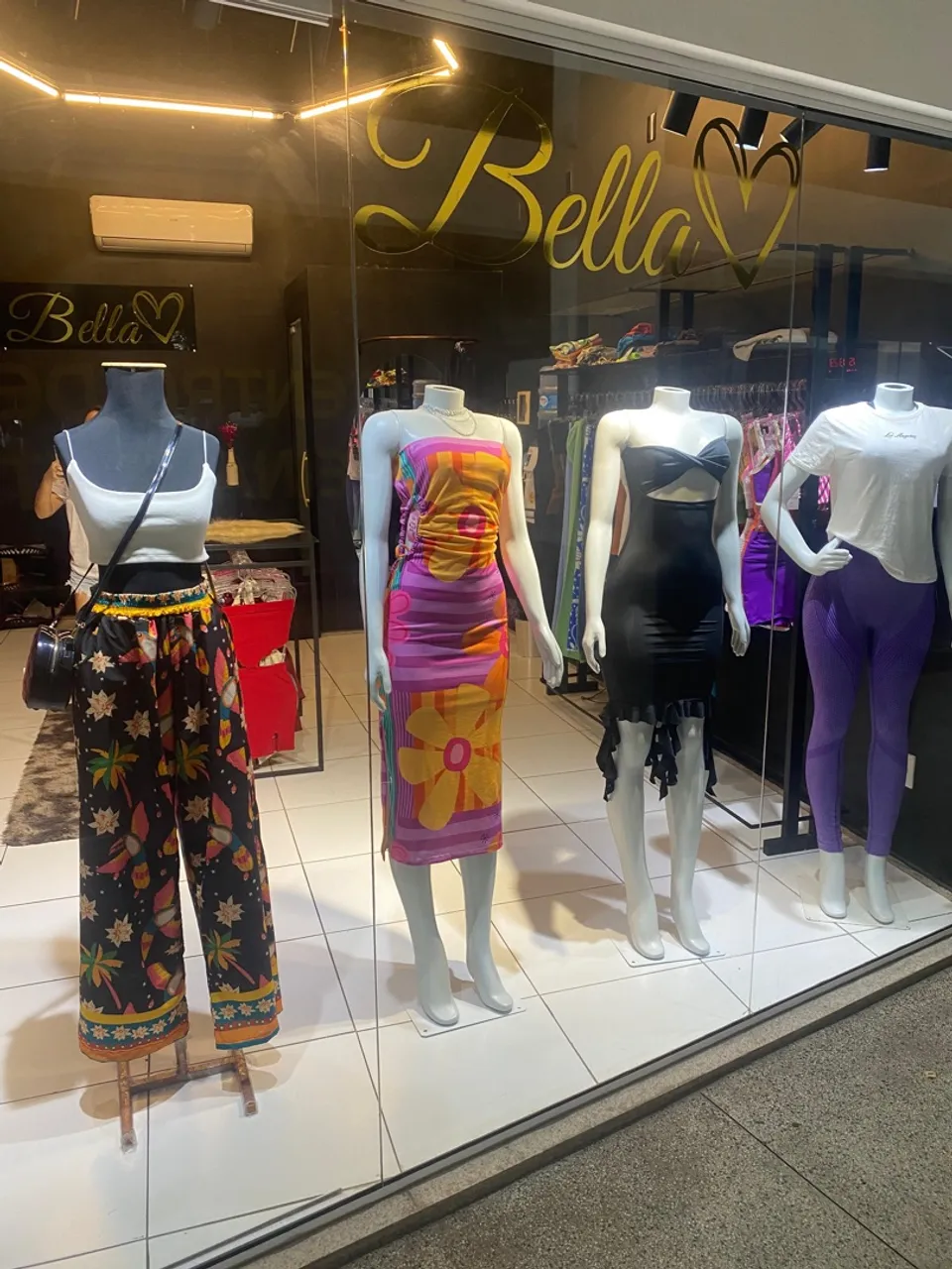 Vendo loja de moda feminina completa