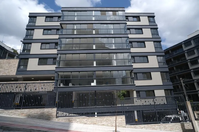 Apartamento 2 quartos sendo 1 com suite, 1 vaga de garagem 67,90m².,