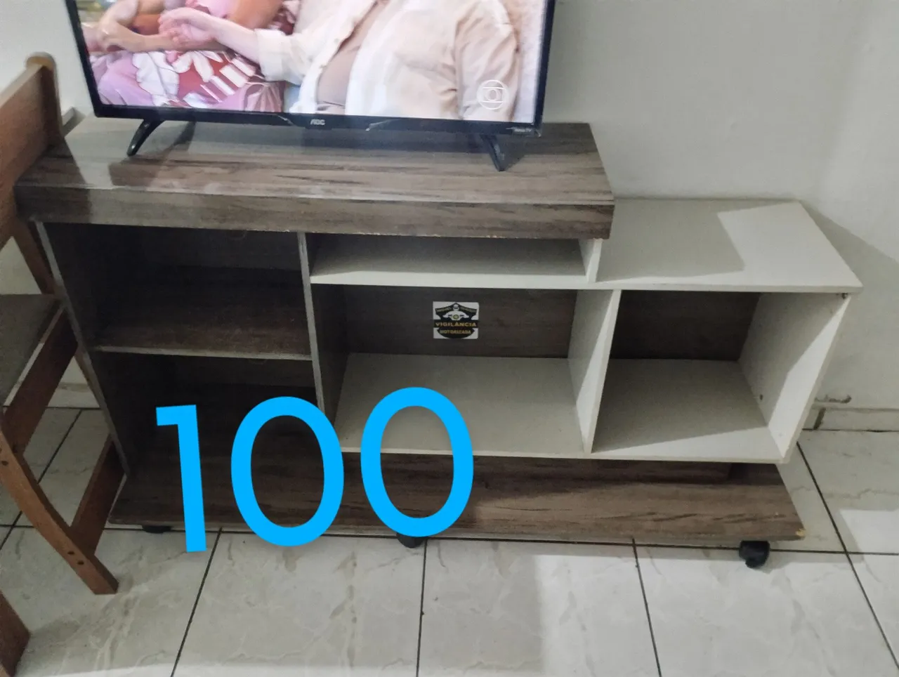 Mesa para TV com design moderno e funcional