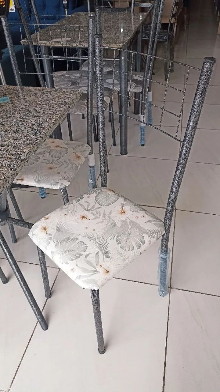 Mesa de Jantar em Granito com 4 Cadeiras - Foto 2