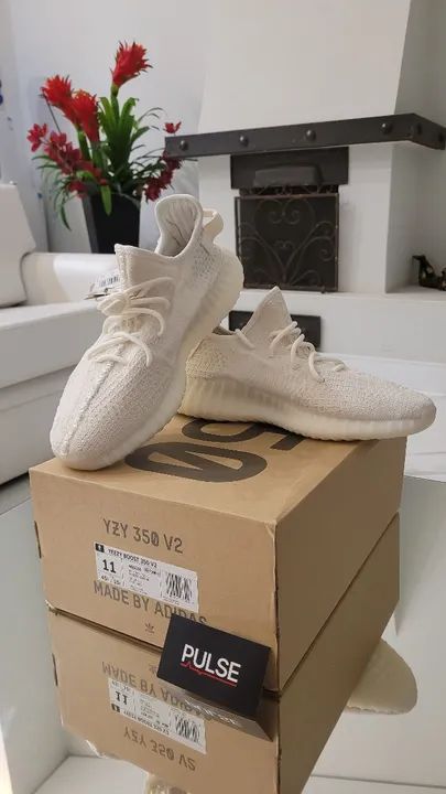 Yeezy Boost 350 V2 Bone - Tamanho 43BR / 45.5EUR - Foto 2