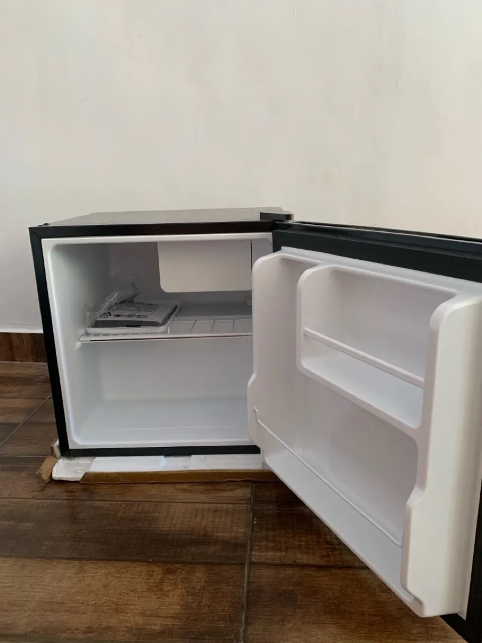  Frigobar Philco 45 Litros com autotransformador 5000va 110 v 220 v - Foto 2