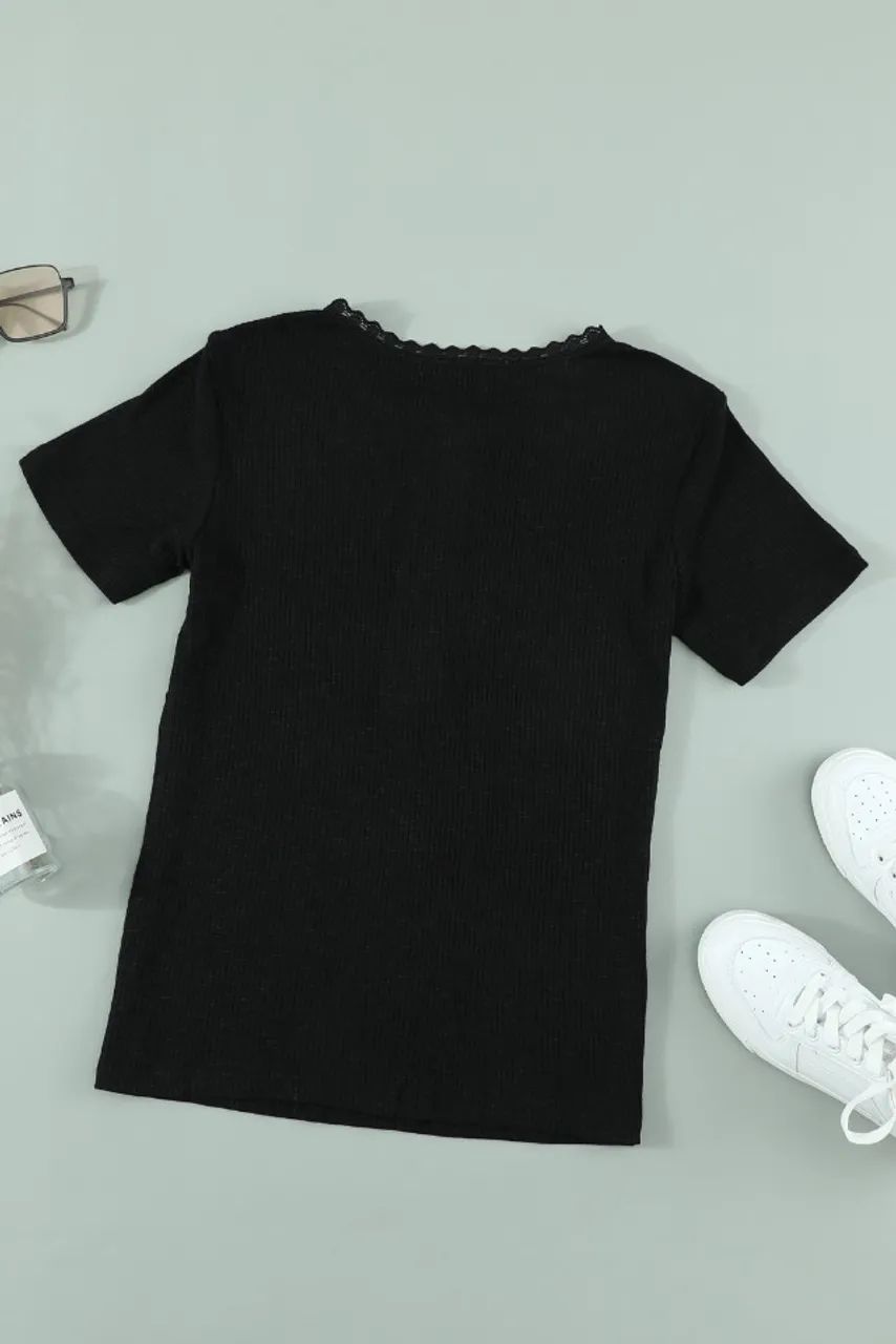 Blusa preta com detalhes botões NOVA - Foto 2