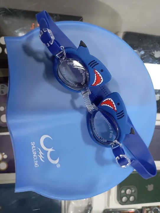 Kit Natação Touca Silicone e Óculos de natação infantil desenho de tubarão