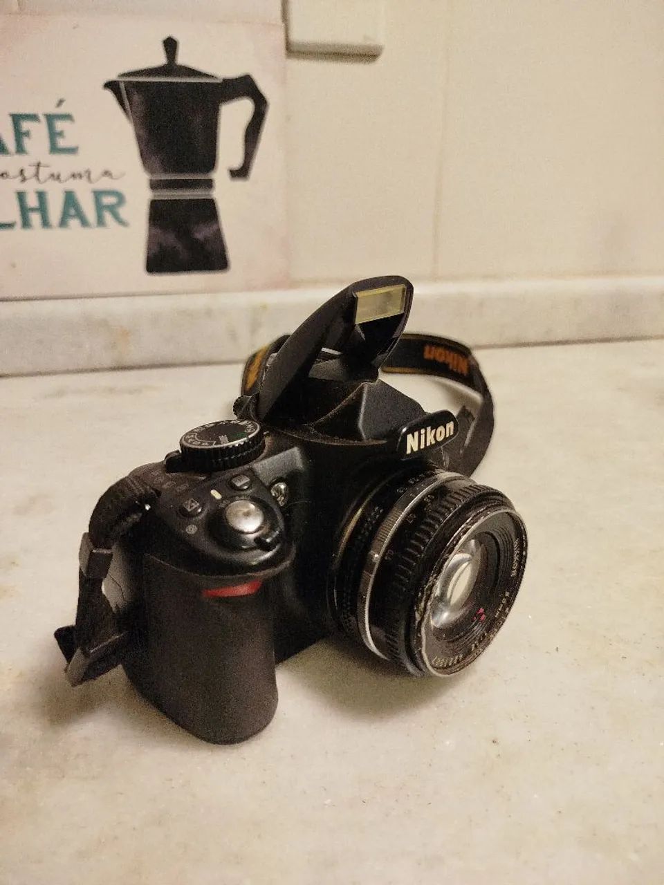 Câmera DSLR Nikon com Lente