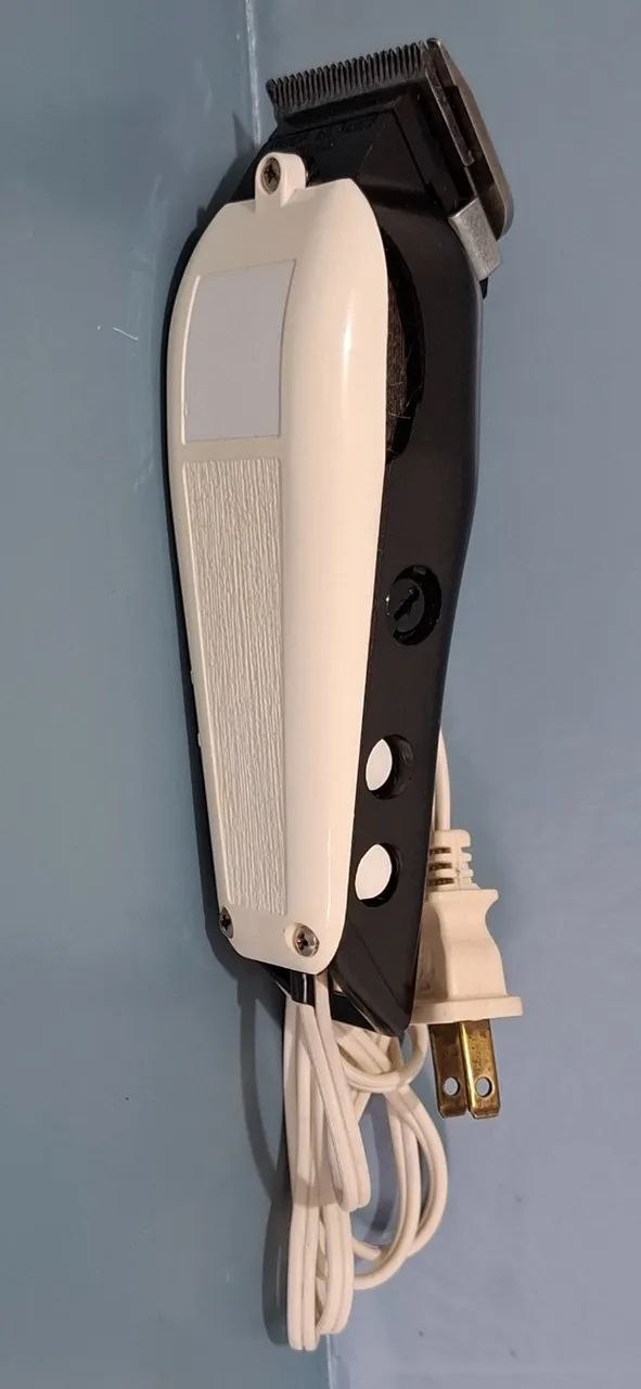 Máquina De Cortar Cabelo Wahl precision USA funcionando