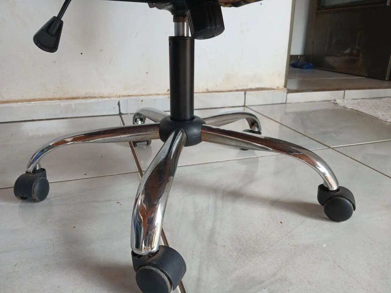 Cadeira de Escritório Giratória Presidente - Foto 6