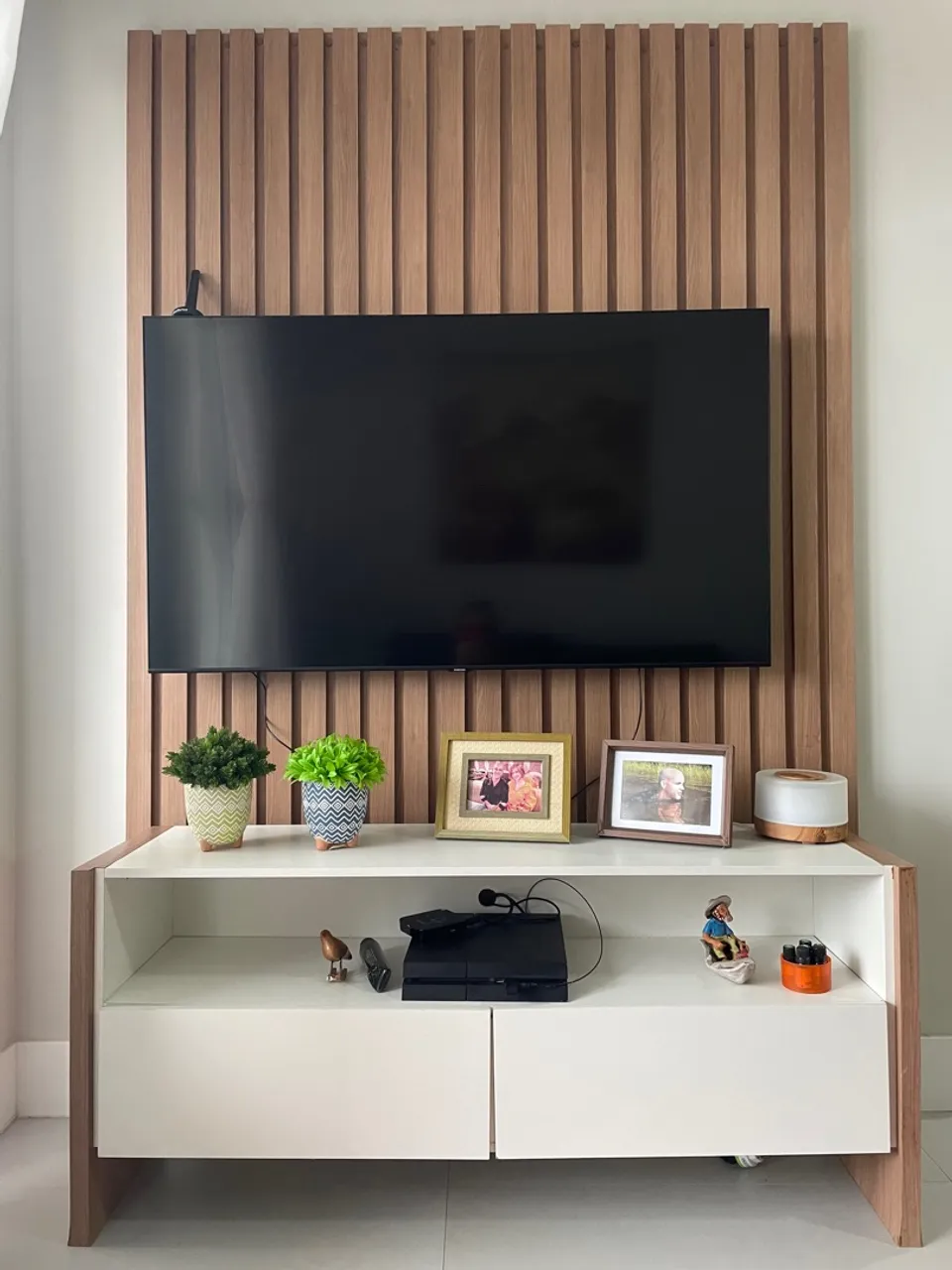 Painel de TV com Rack Moderno para Sala
