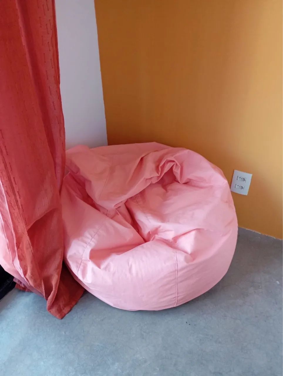 Puff de courino rosa em excelente estado  - Foto 2