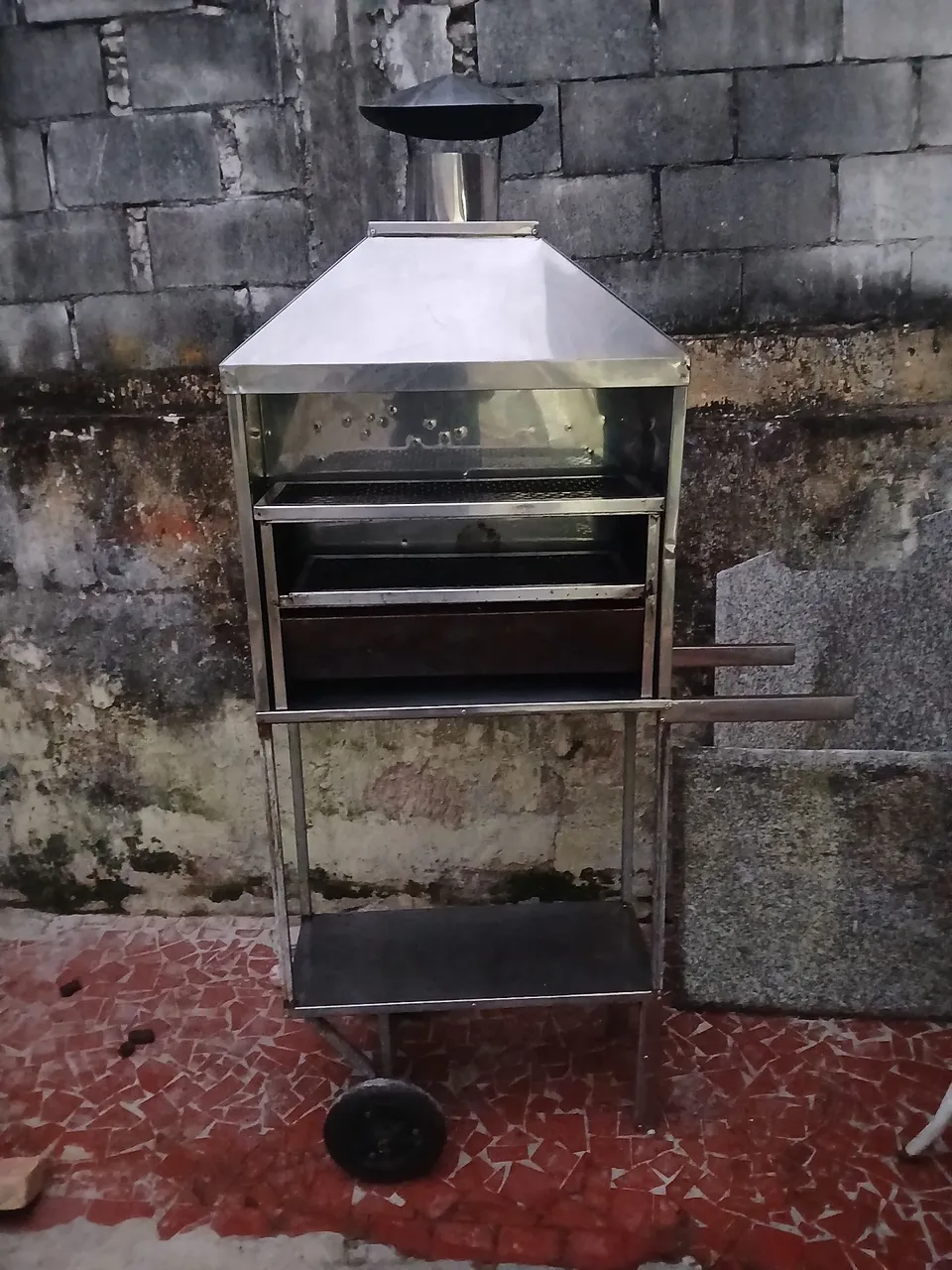 Churrasqueira Portátil em Aço Inox