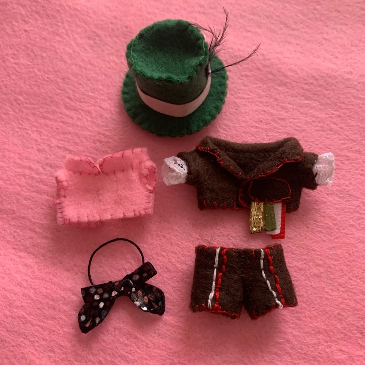 Roupinha Chapeleiro Maluco Sylvanian Families  - Foto 6