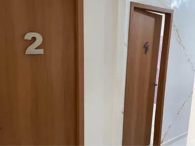 Plotagem em portas de. Vidros e. Madeira 