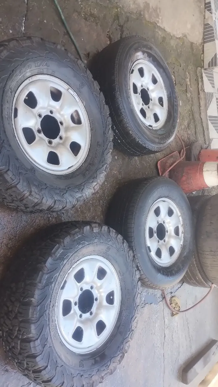 Jogo de Rodas e Pneus 245/70/16 da Hilux da na D20,Nissanan