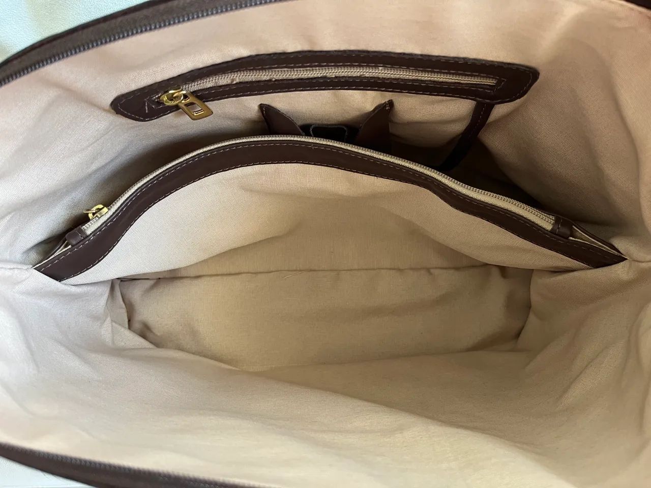 (NUNCA USADA) Bolsa de Couro Legítimo e Carteira Zíper - Foto 5