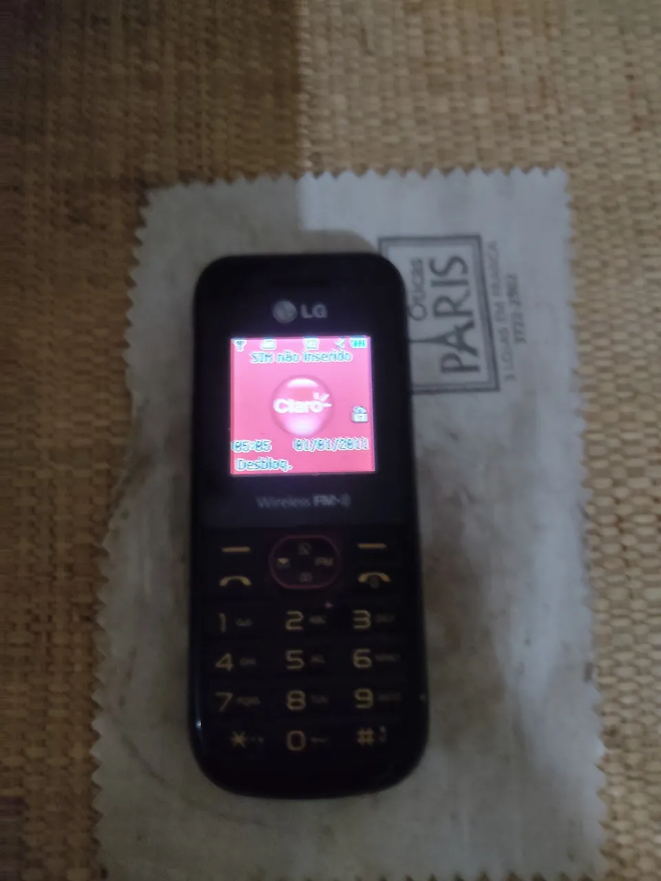 Vendo esse celular de botão simples sou de franca