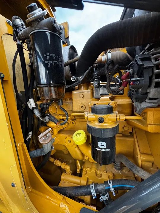 RETROESCAVADEIRA JOHN DEERE 2020 único dono pneus novos  - Foto 3