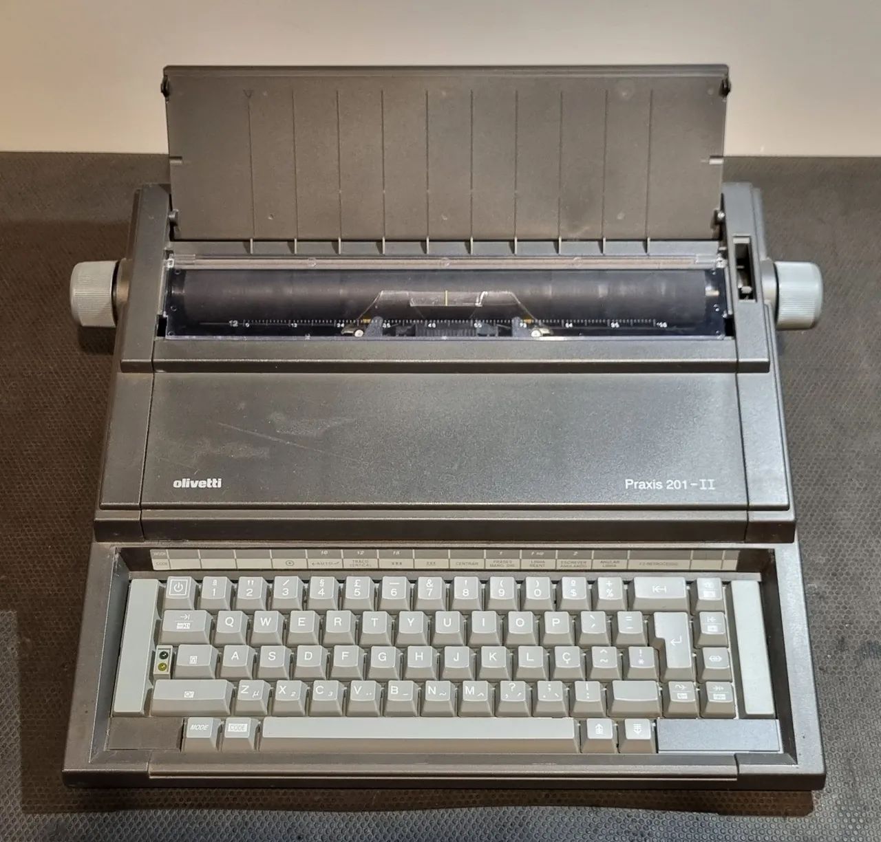 Maquina de escrever Olivetti Praxis 201-II.