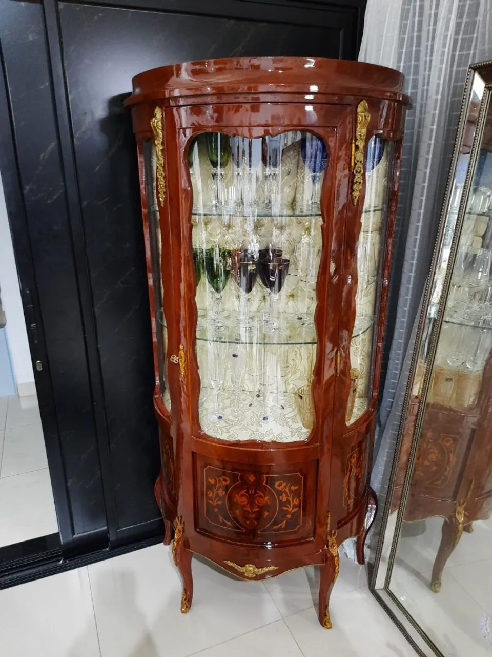Vitrine de Coleção Francesa em Madeira Maciça