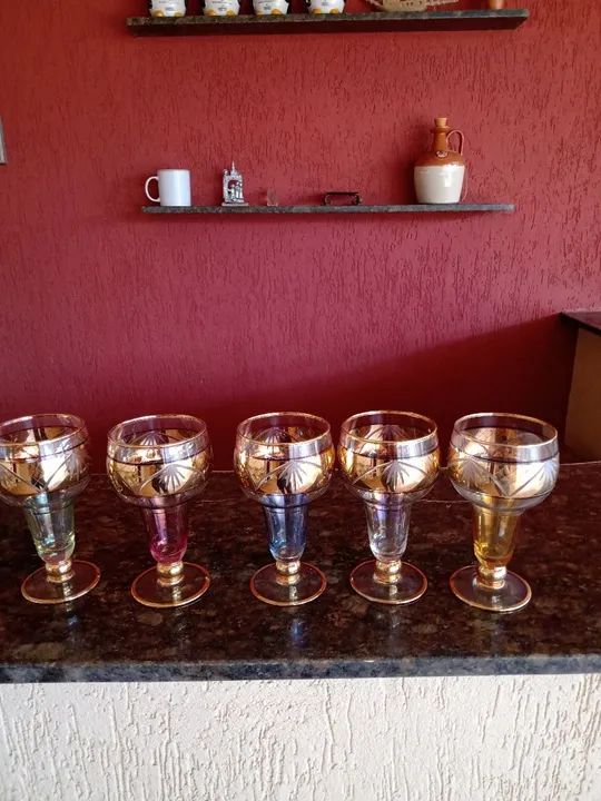 Taças de bebidas antigas 