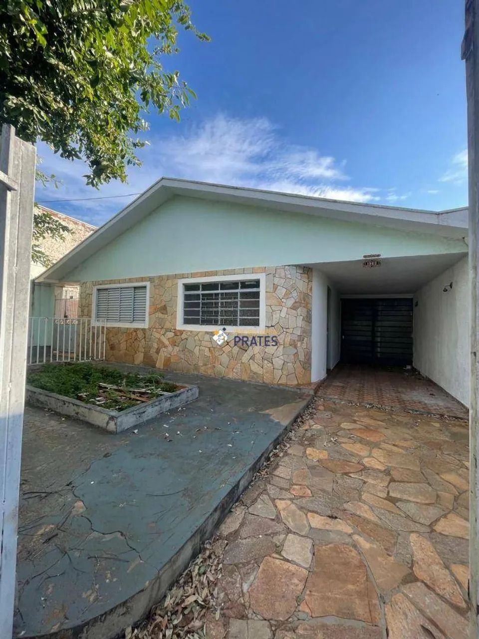 Imóvel residencial com 3 casas, podendo ser residida pelo comprador e a família ou podendo - Foto 4