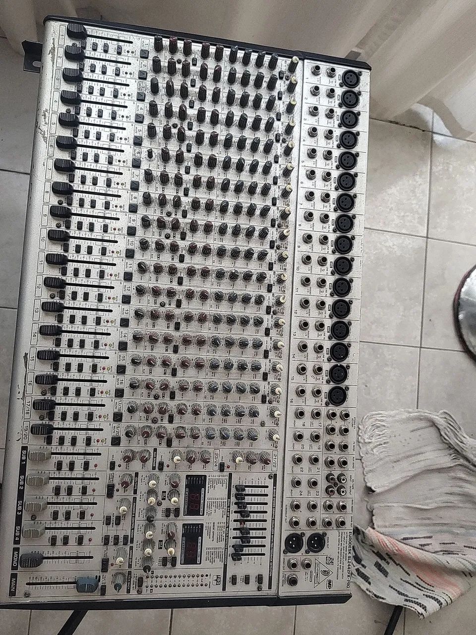 Mesa de som Behringer 24 canais - Foto 3