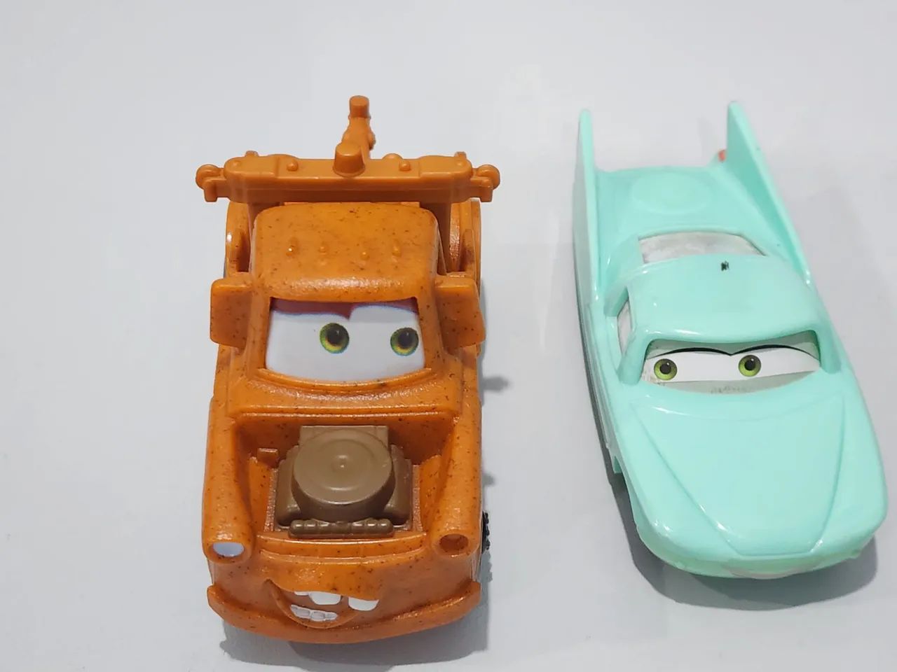 Miniaturas Carros Disney Pixar - Mater e Sally - Foto 2