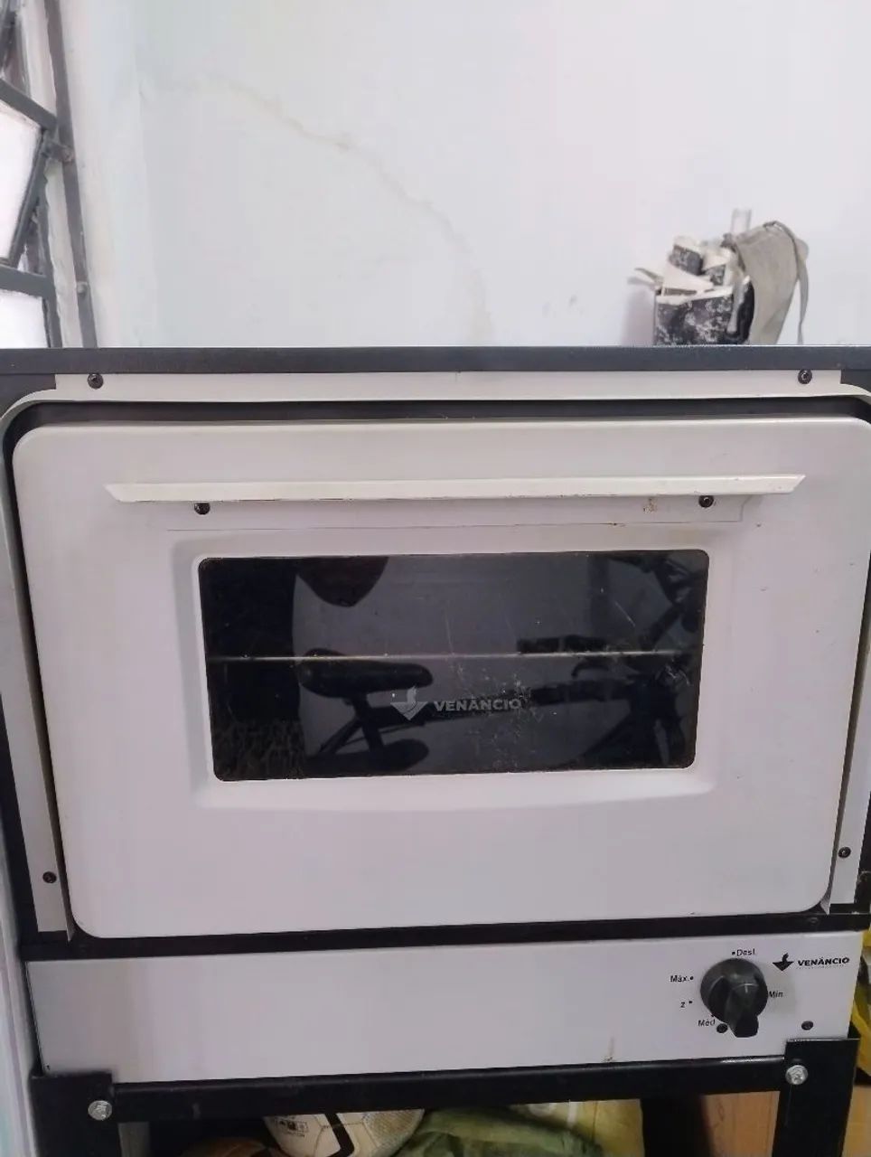 Vendo forno Venâncio a gás.