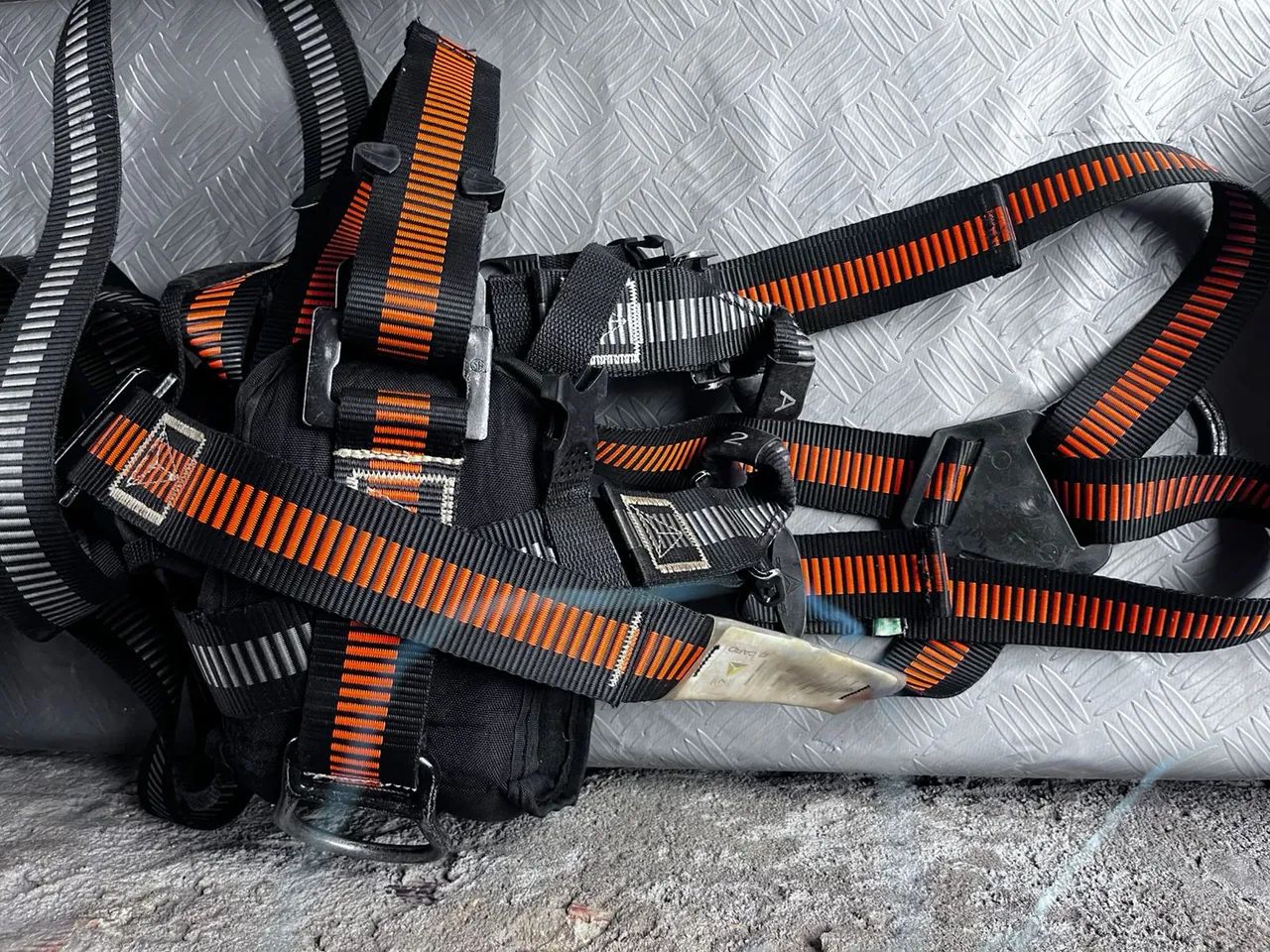 Cinto de segurança tipo paraquedista - 4 Pontos - Delta Plus Har24 Laranja Talabarte em Y