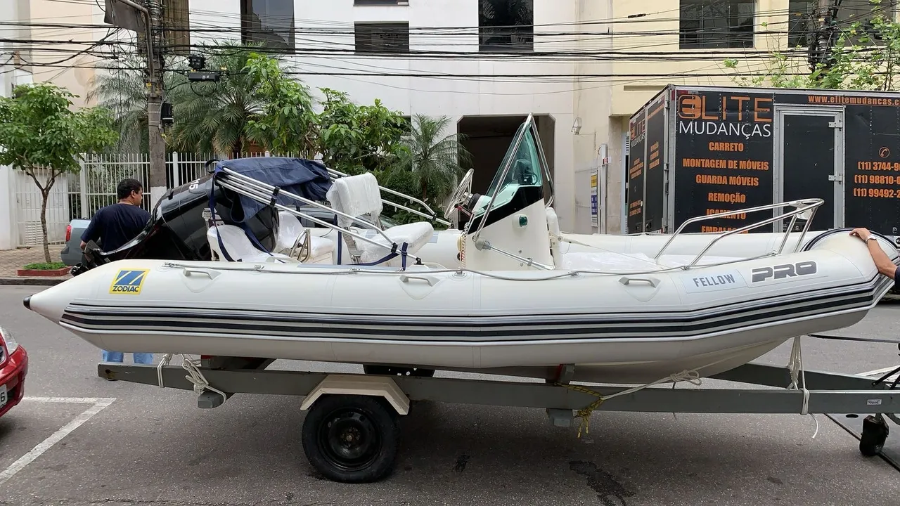 Bote Inflável Zodiac Pro 550 Prata.