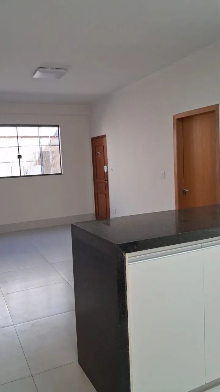 Apto Semimobiliado, 3QT, incluso Cond e água. Centro! - Foto 3