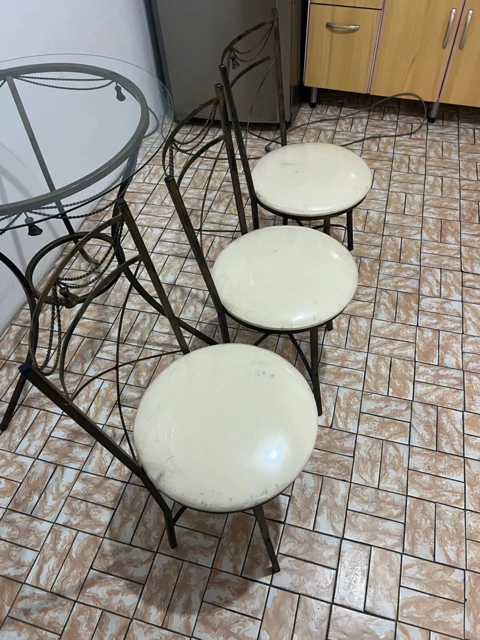 Conjunto Mesa de Vidro e Três Cadeiras - Foto 4