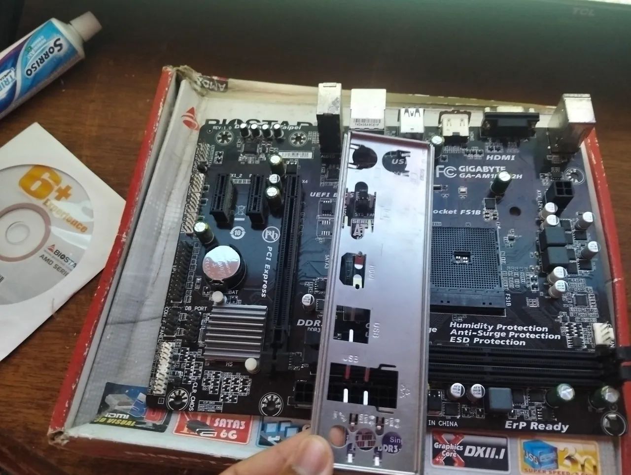 Placa Mãe Gigabyte GA-AM1M-S2H  - Foto 3
