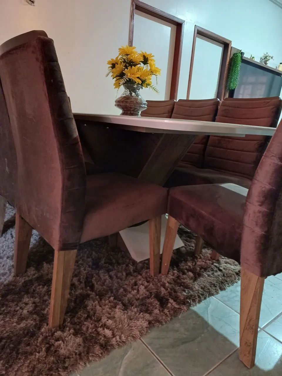 Mesa com 8 cadeiras, seminova  - Foto 4