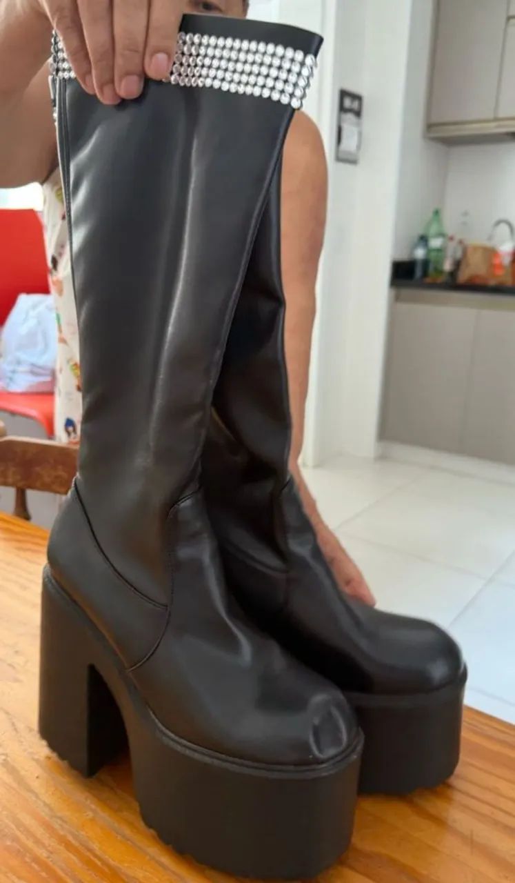 Botas pretas plataforma alta - Foto 5