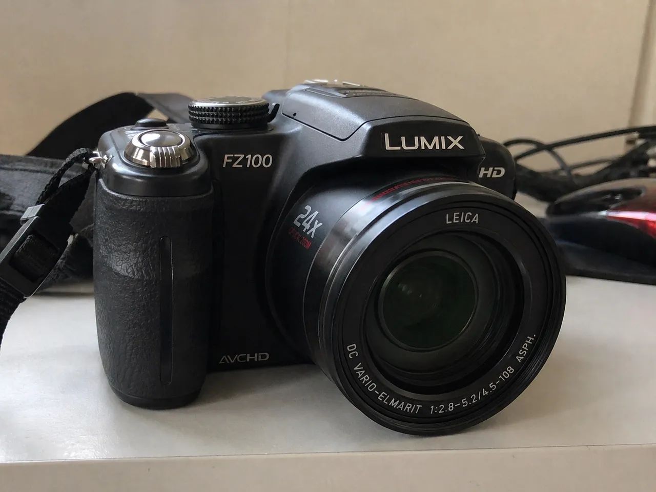[美品] LUMIX DMC-FZ100 パナソニック Panasonic Câmera digital Lumix DMC-FZ100 de 14,1 MP com zoom