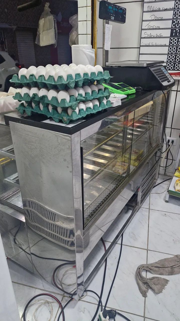 BALCÃO DE TORTA E DOCES TODO EM VIDRO E INOX E MÁRMORE 