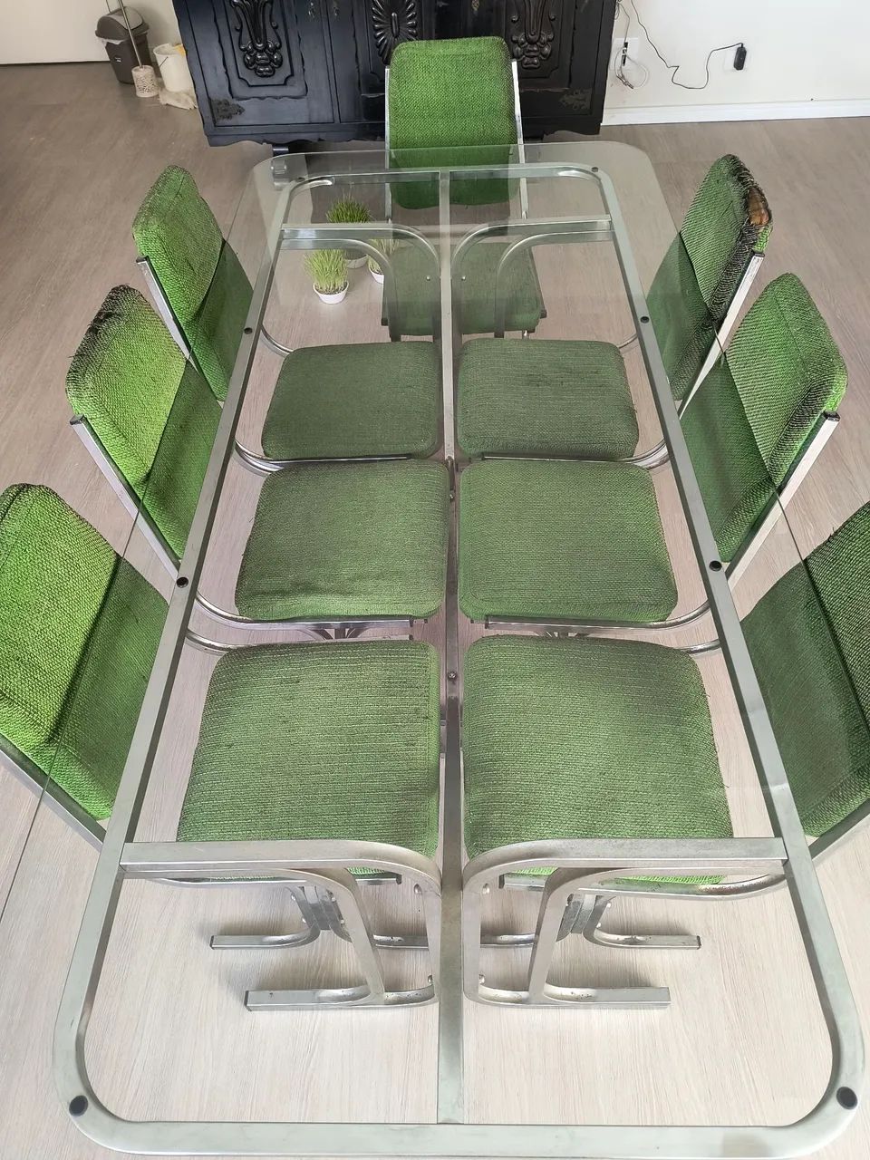 Mesa de vidro com 8 cadeiras