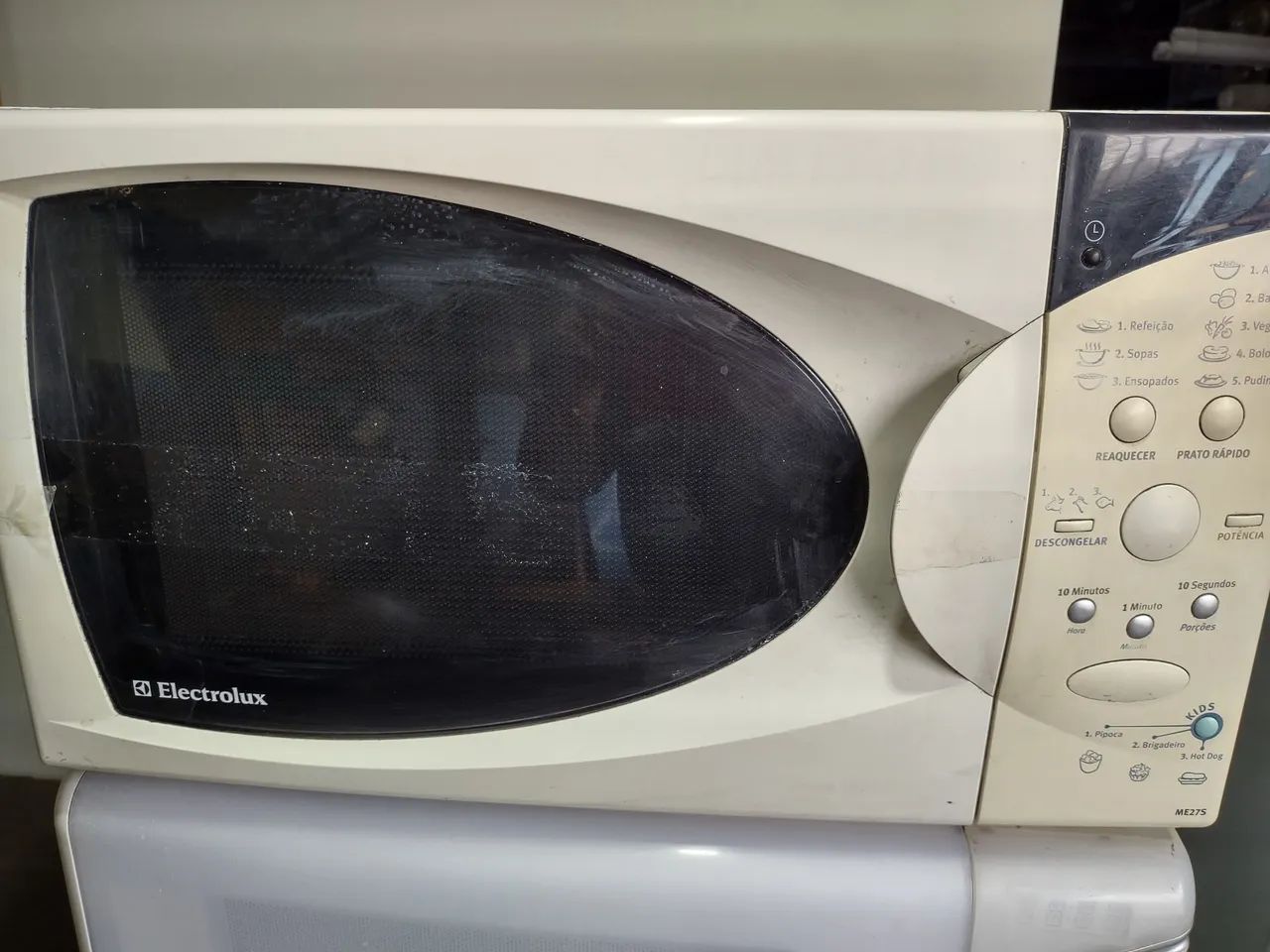 Micro-ondas Eletrolux 30 litros 220 volts  funcionando perfeitamente 