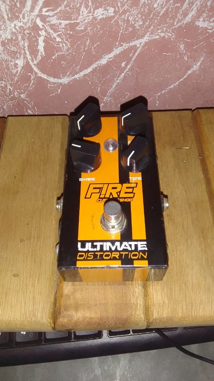 Pedal Ultimate Distortion Fire Custon Shop