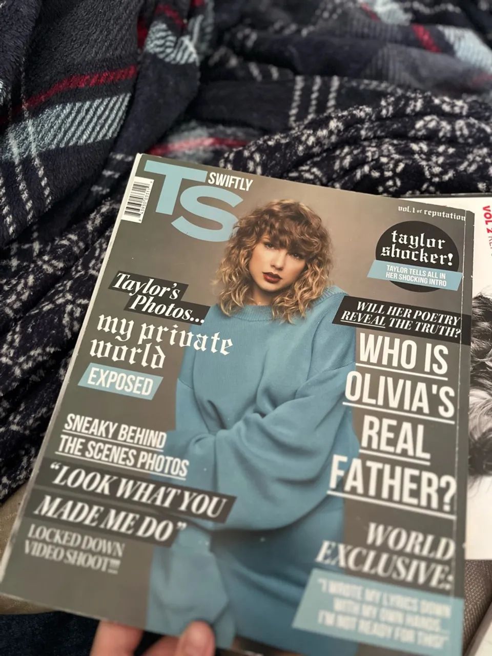 Taylor Swift Reputation Magazine Volume 1 2017 com CD - Foto 2