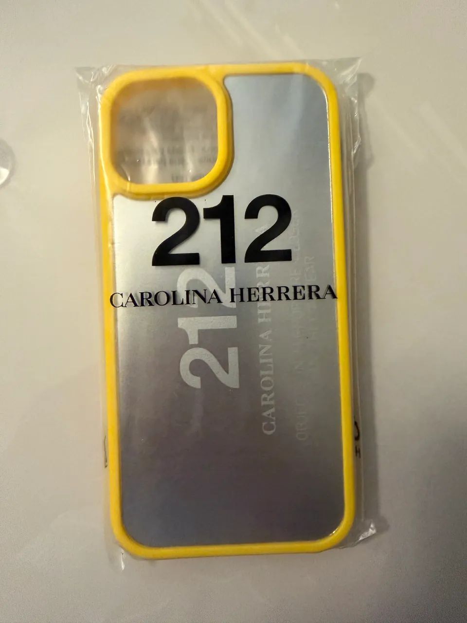 capa IPhone 13 - Carolina Herrera - NOVA 
