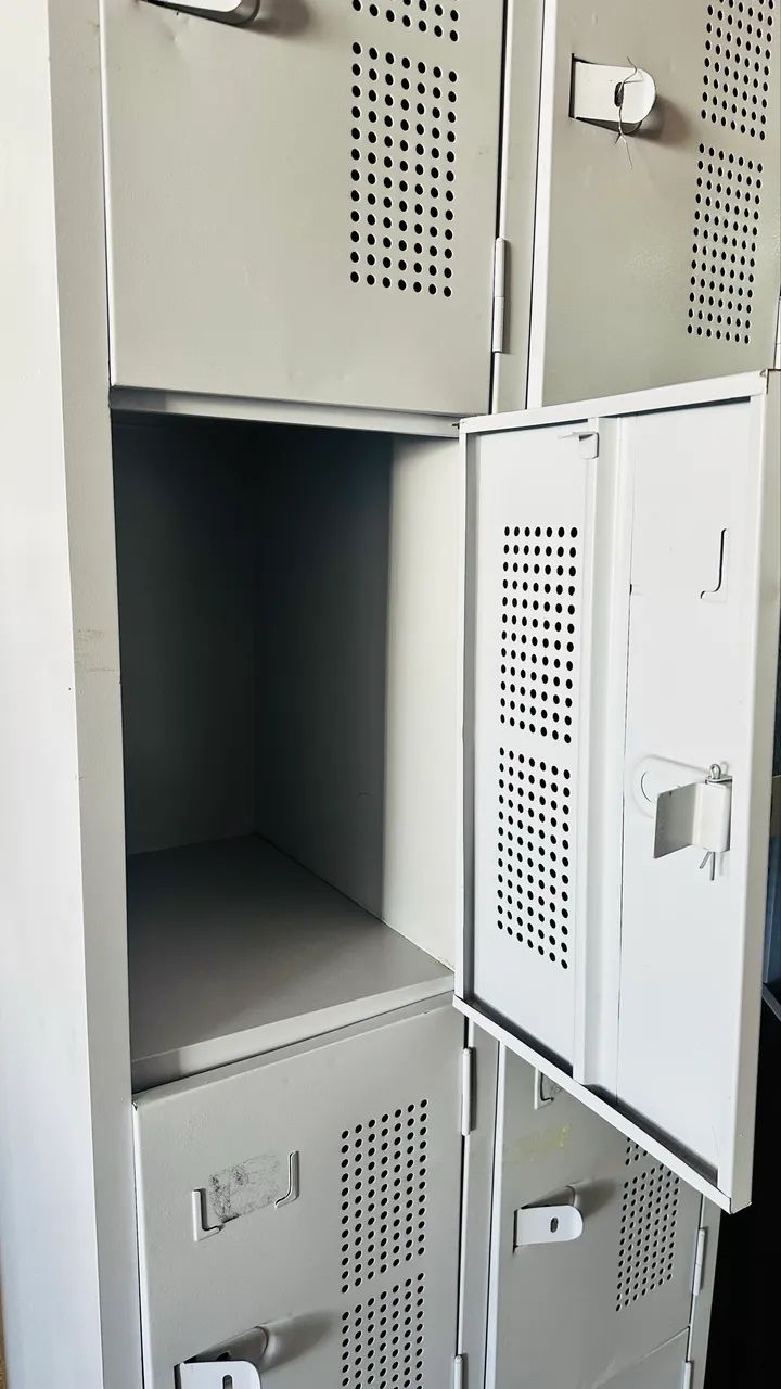 Armário em aço 8 portas 