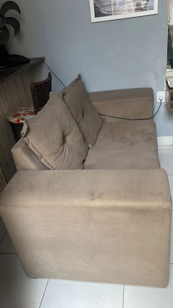 Vendo 2 sofás (2x3 lugares) com almofadas - Foto 3