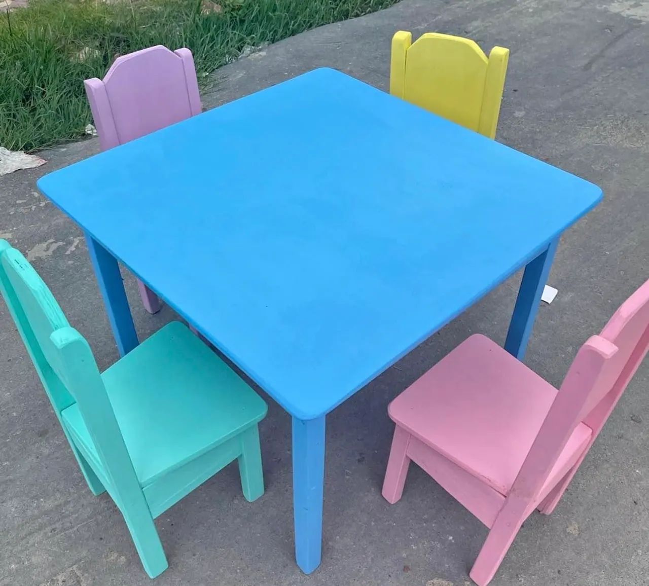 Mesa e cadeira infantil (fabricamos)