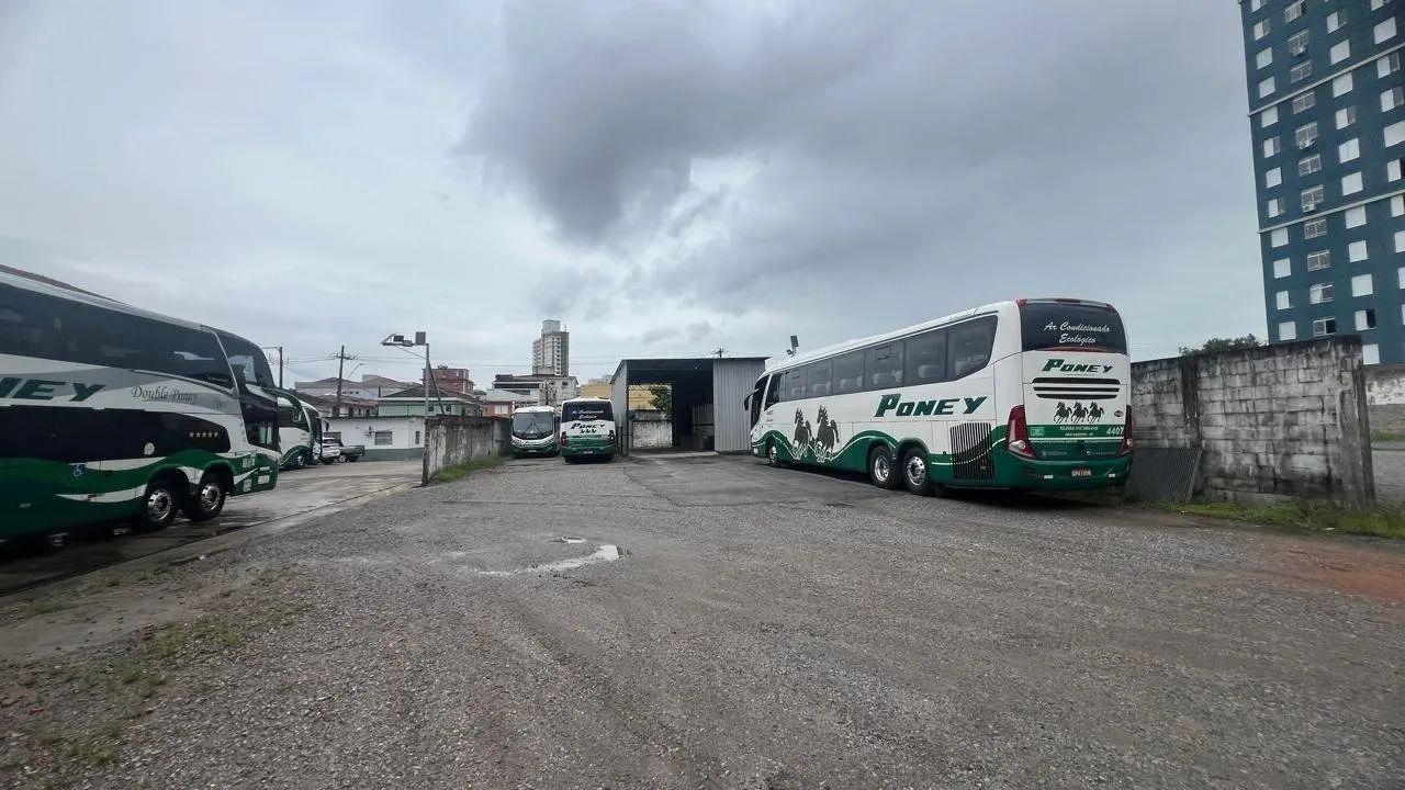 Terreno plano compactado à venda próximo ao centro de São Vicente - Foto 3