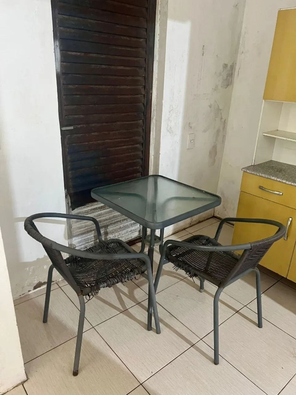 Conjunto de 1 Mesa e 2 Cadeiras de Ferro - Foto 2